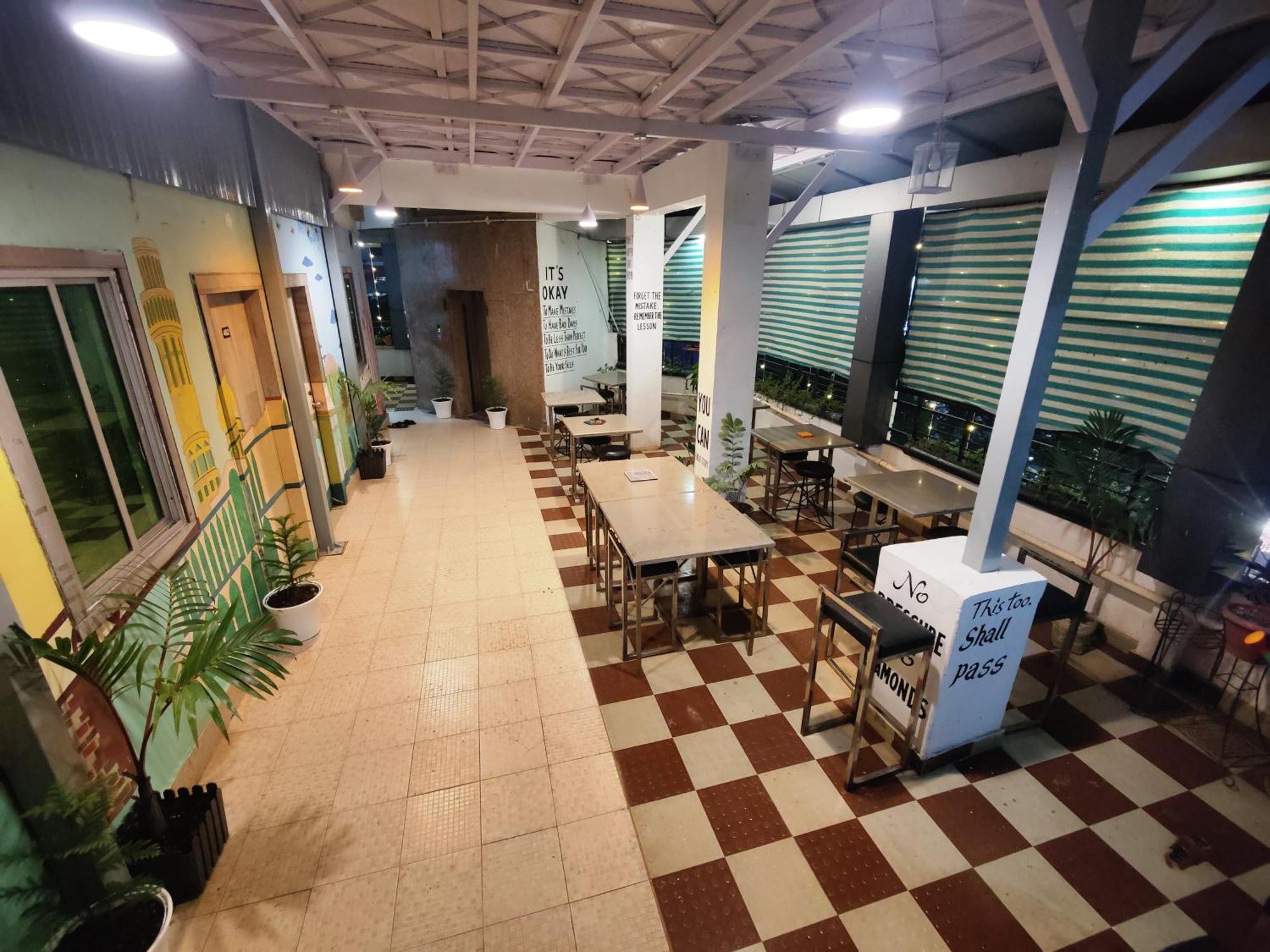 Allāhābād Junction Hotel Ur מראה חיצוני תמונה