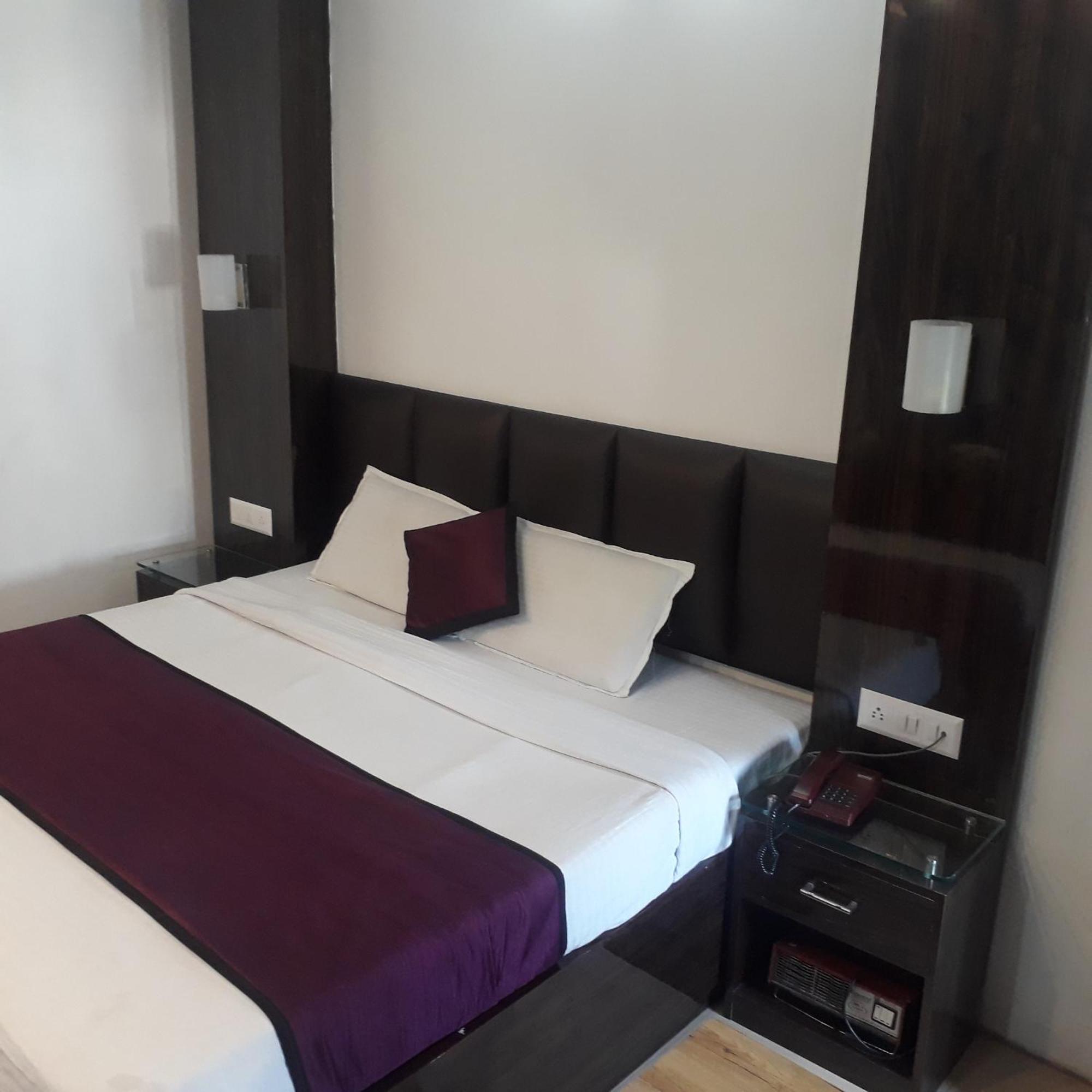 Allāhābād Junction Hotel Ur מראה חיצוני תמונה
